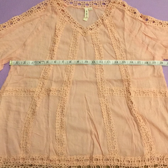 Peachy Lace Top - Picture 3 of 3